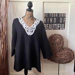 Premise Black And White Lace V-Neck Tunic